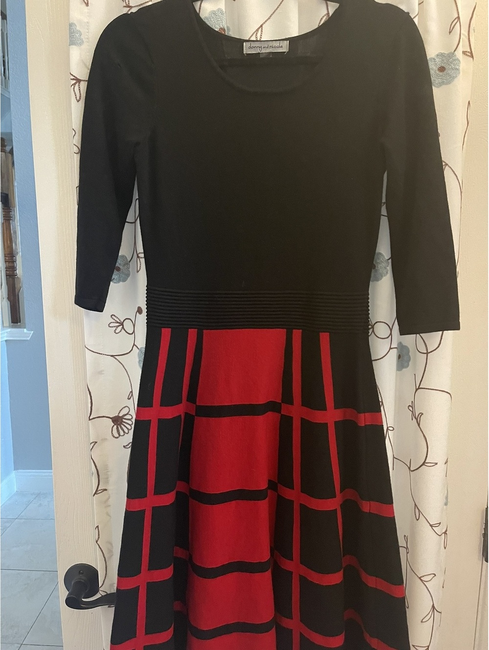 Danny & Nicole | S | Black Red Colorblock Three Quarter Sleeve Dress - Picture 2 of 10